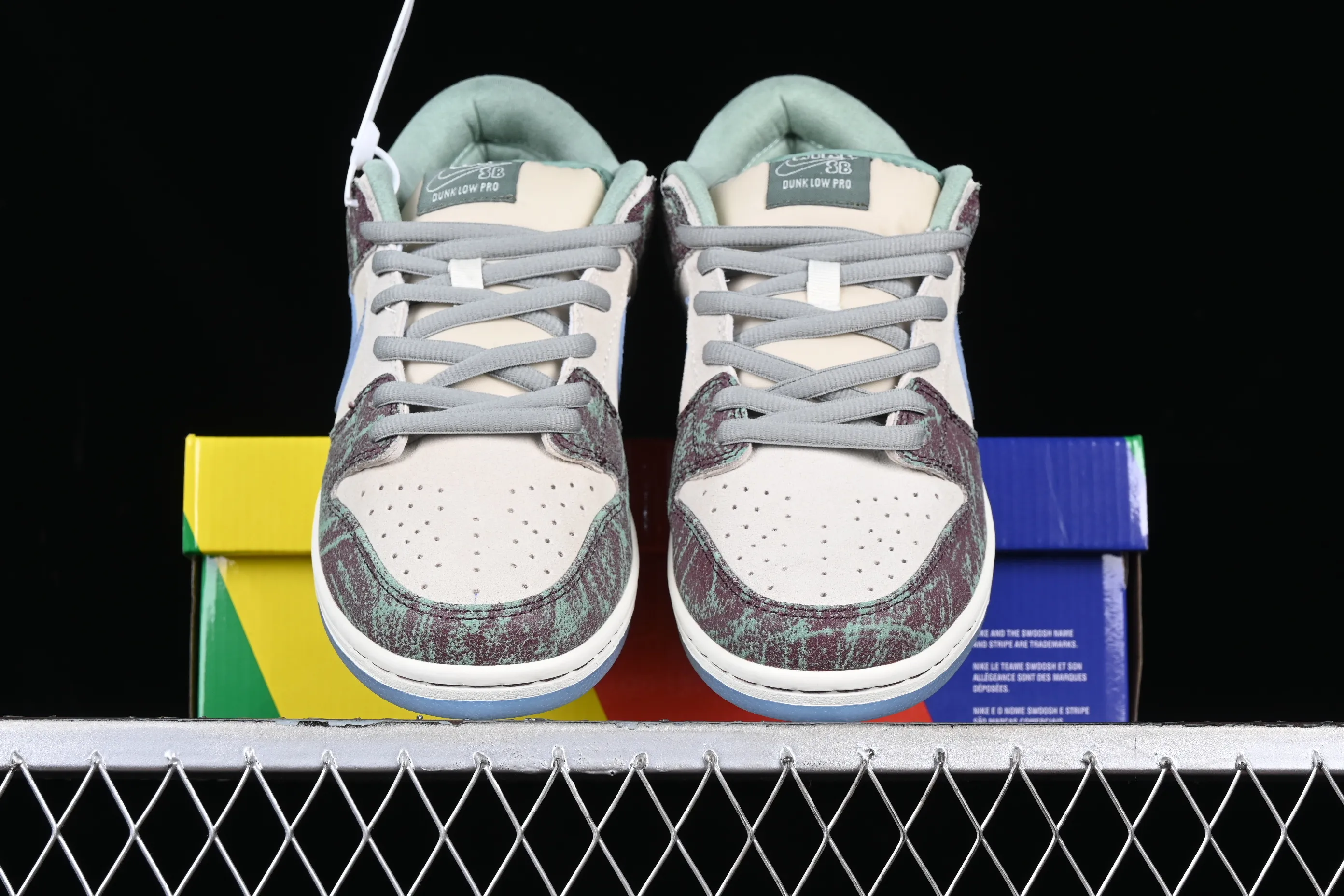 All Categories Nk SB Dunk Series Nk SB Dunk Low Low-top sneakers Crenshaw Skate Club x Nk SB Dunk Low joint model SB low-top sports and leisure sneakers FN4193-100